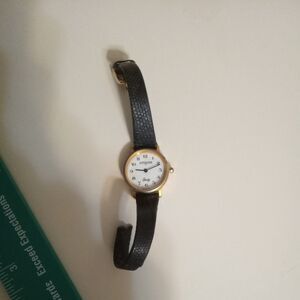 WOMANS WITTNAUER GOLD toned Leather damaged Band Quartz Watch  vintage